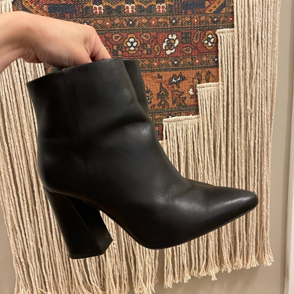 Vince Camuto thelmin booties